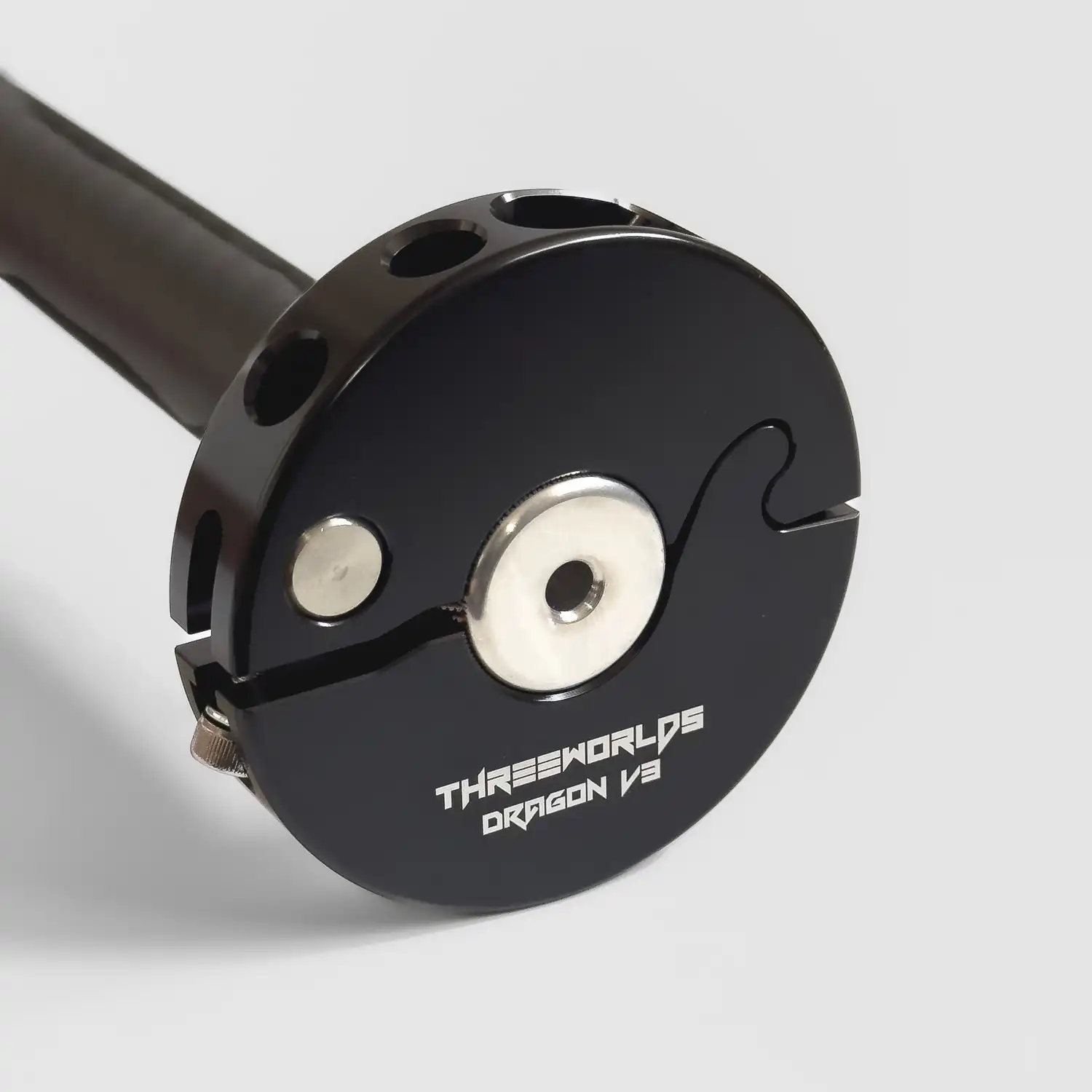 closeup of a v3 dragon staff hub installed on a quick release end cap